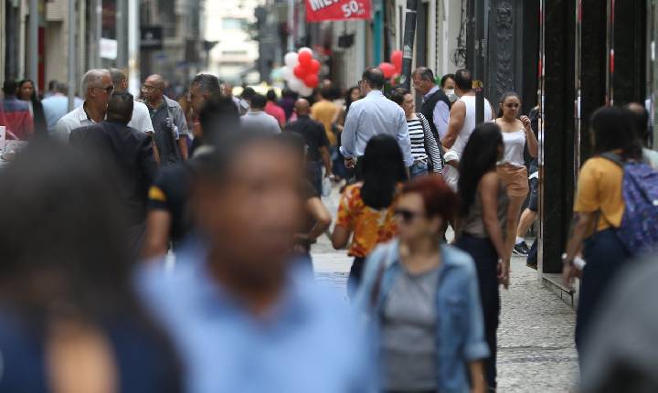 Abono salarial começa a ser pago para nascidos em março e abril