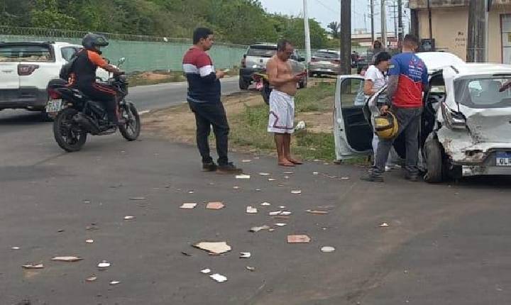 Colisão violenta deixa mulher desacordada após motorista fugir do local em Macapá