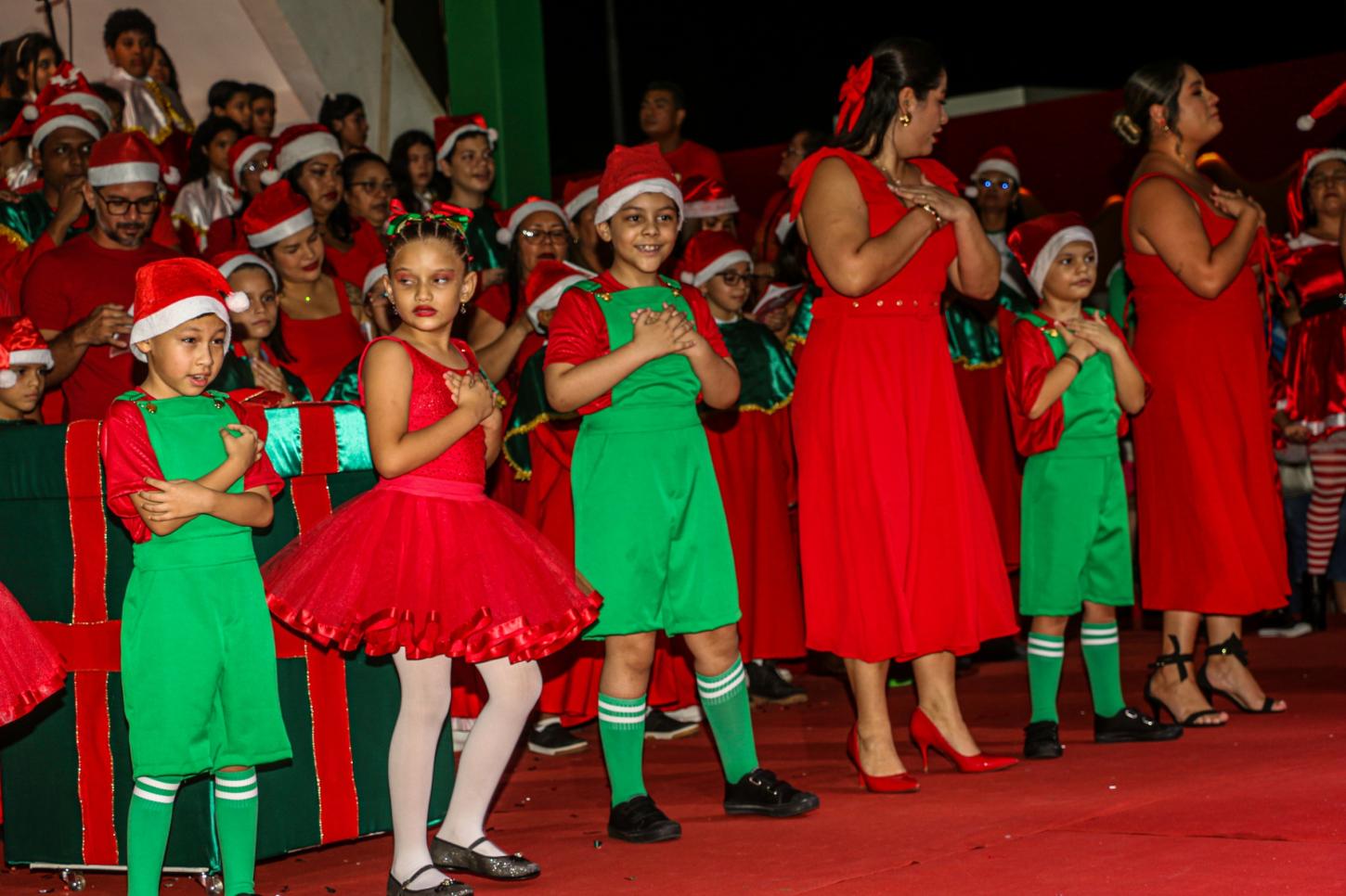 Cantata de Natal: Espírito natalino transforma Santana com espetáculo de talentos e emoção