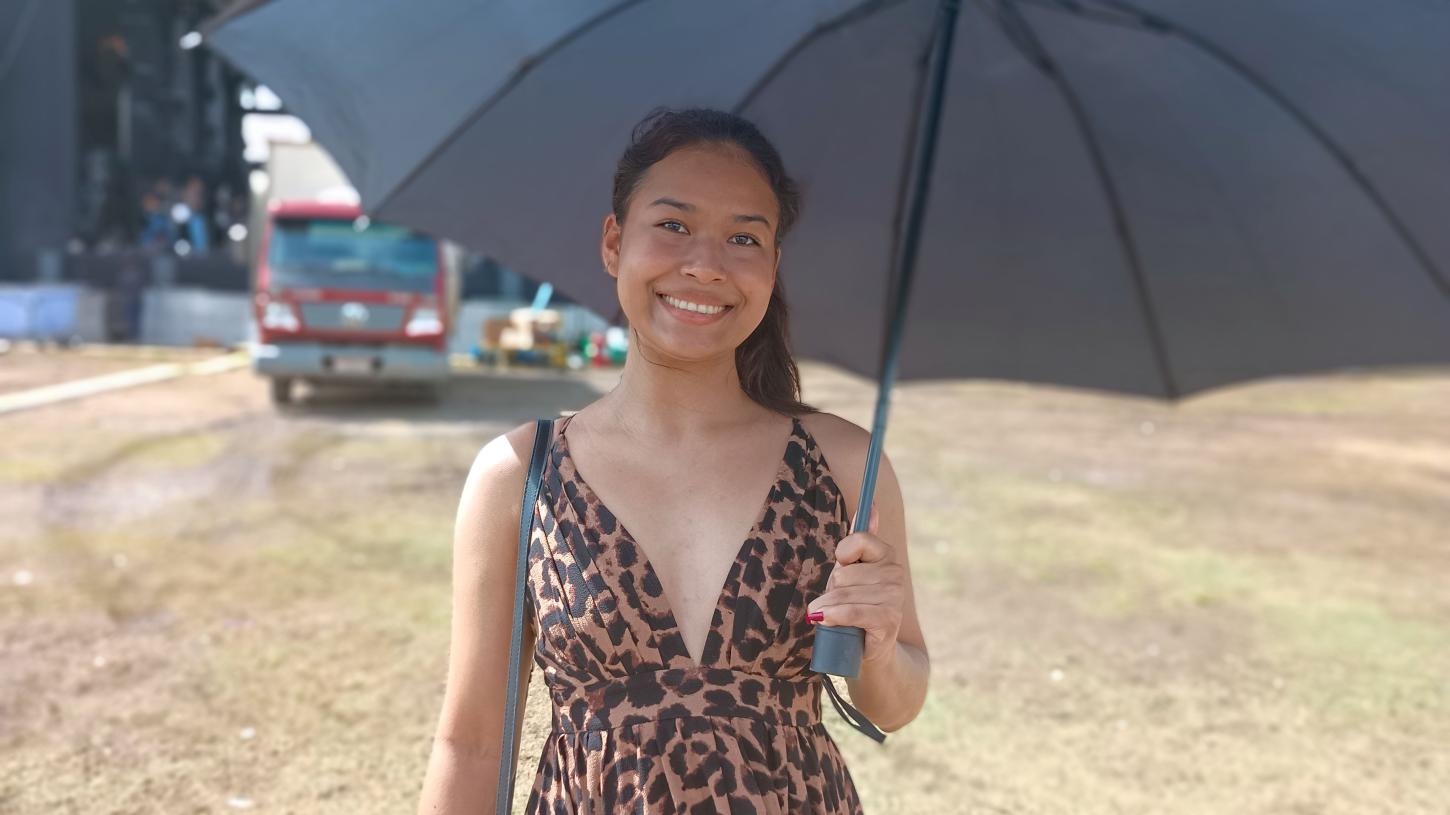 Com cadeiras e animação, estudante de médicina Aline Silva e sua família garantem o Réveillon perfeito