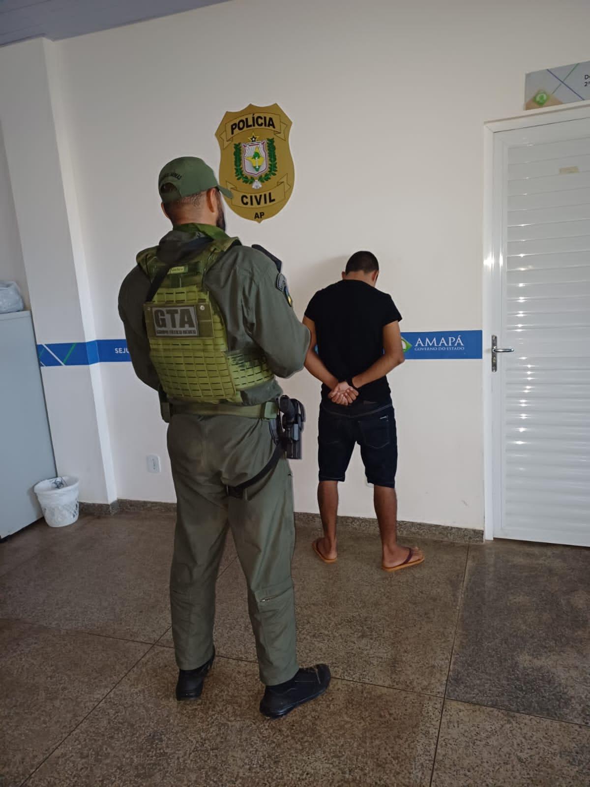 Jovem de 18 anos é preso por tráfico de drogas em Santana com 40 porções de cocaína e crack