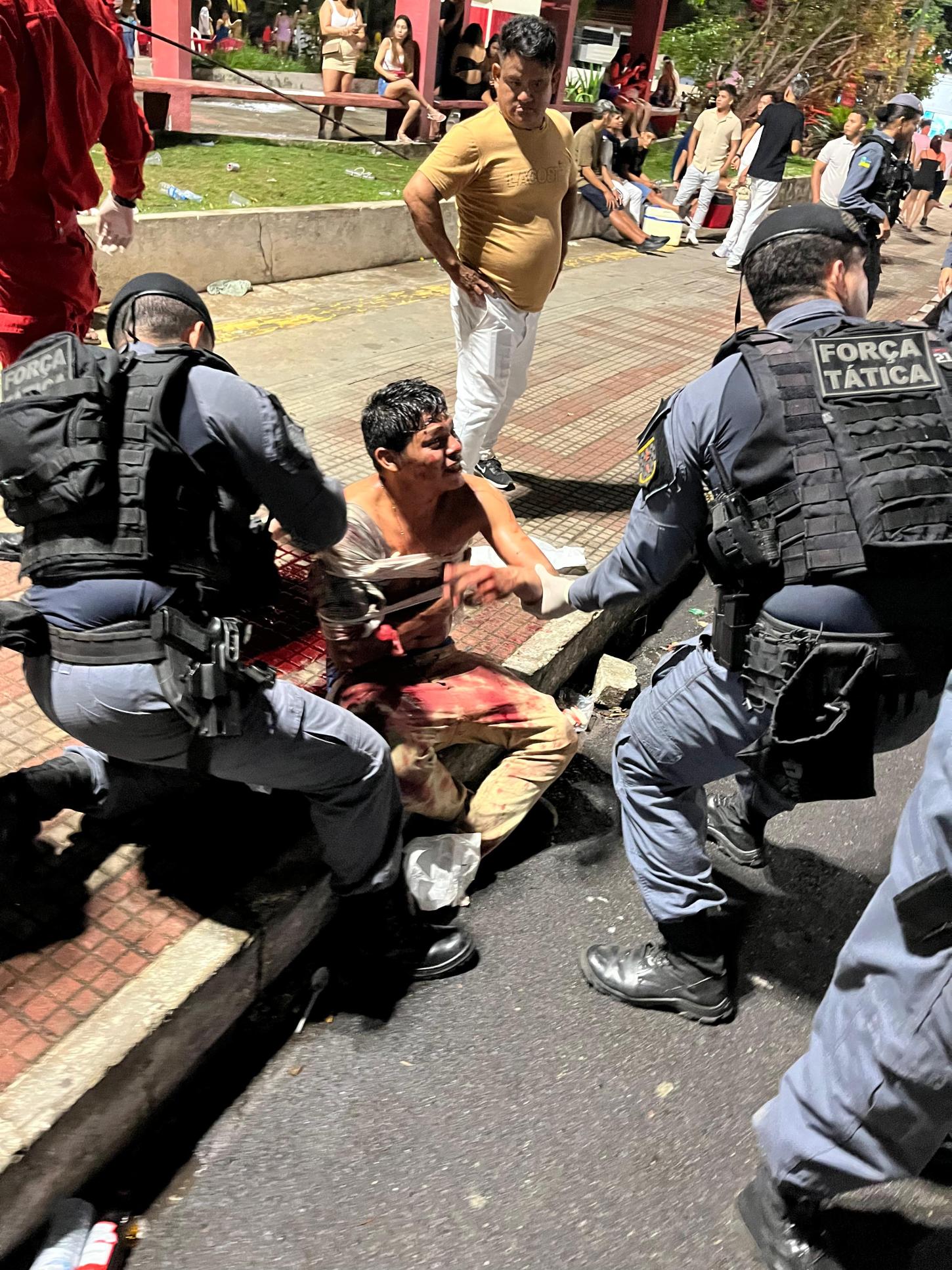 Policiais da Força Tática Salvam Jovem Esfaqueado Durante Réveillon na Orla de Macapá
