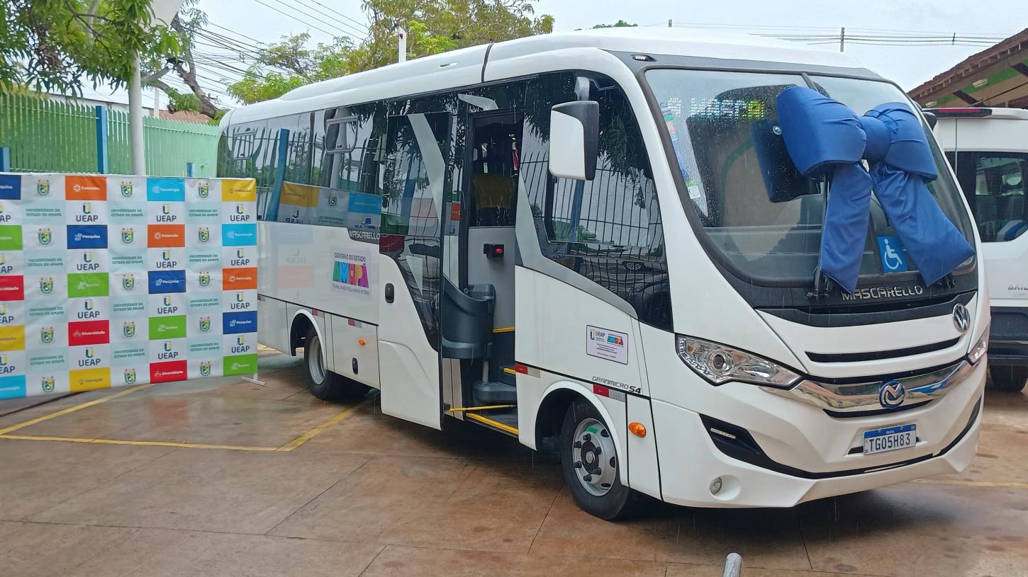 Ueap amplia sua infraestrutura com micro-ônibus destinado a pesquisas e deslocamentos acadêmicos