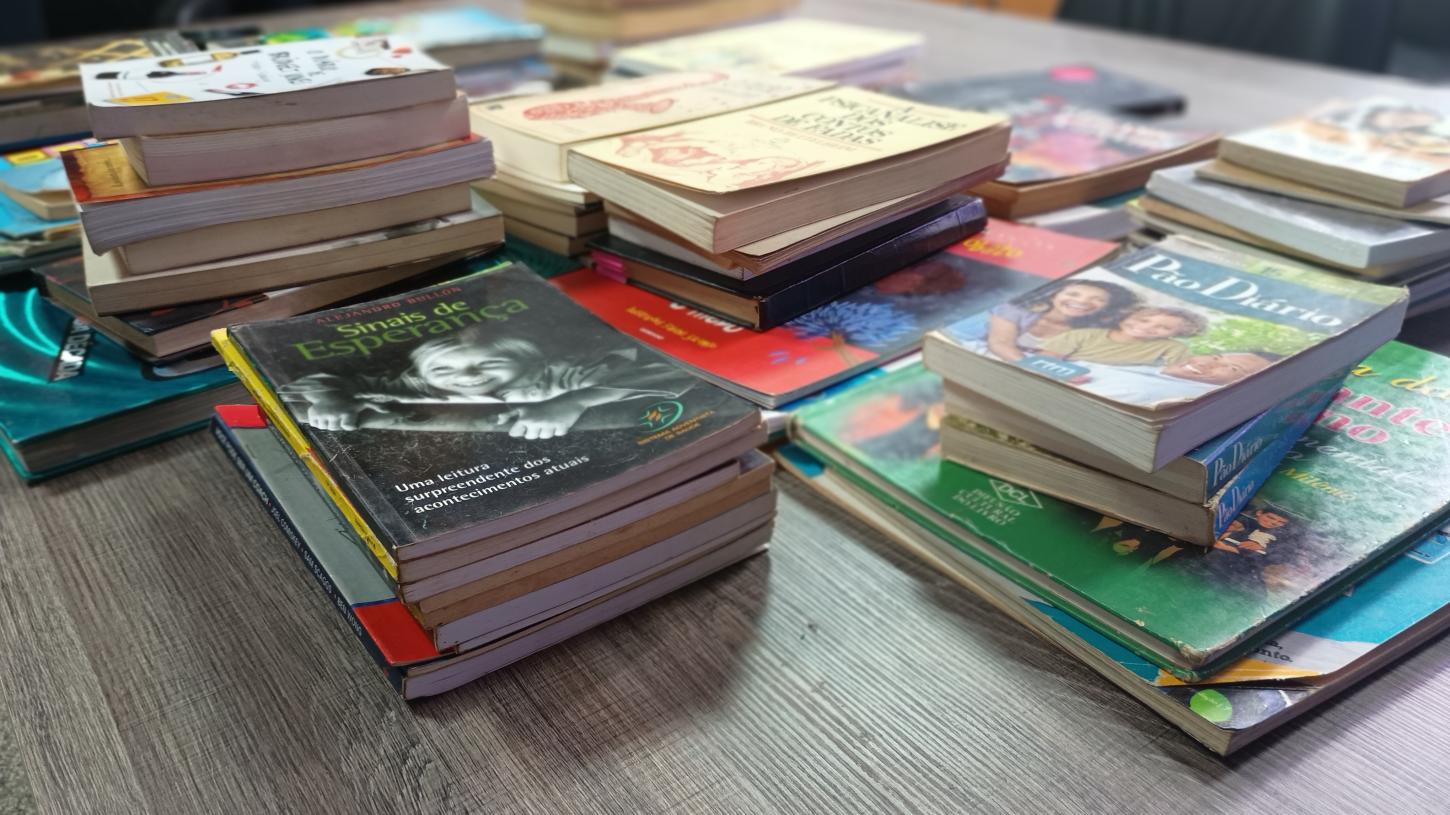 Doe livros e transforme vidas: TJAP incentiva a ressocialização com campanha de doação de livros para o IAPEN