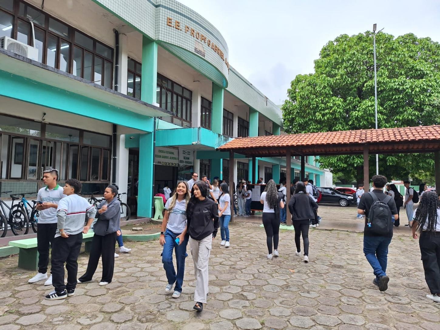 Estudantes do 'CCA' voltam às aulas com grandes expectativas para 2025 e foco no Enem