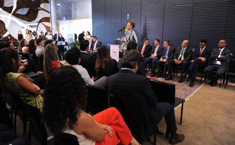 Câmara lança livro sobre mudanças na Lei de Improbidade Administrativa