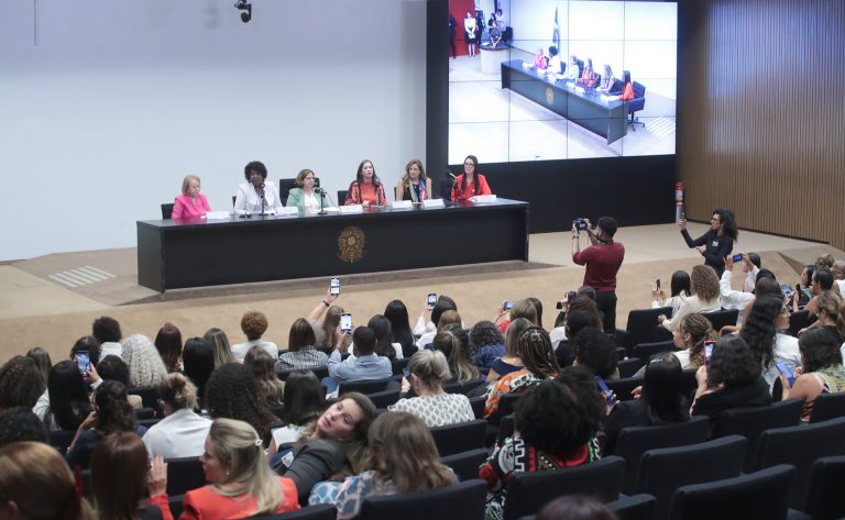 Coletivos de mulheres apresentam projetos que querem aprovar no Congresso