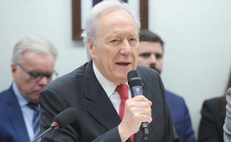 Comissões da Câmara convidarão 13 ministros para participar de audiências públicas