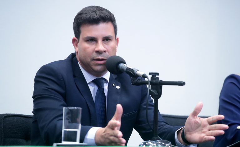 Deputado defende ampliar direitos de agentes de saúde e de combate a endemias