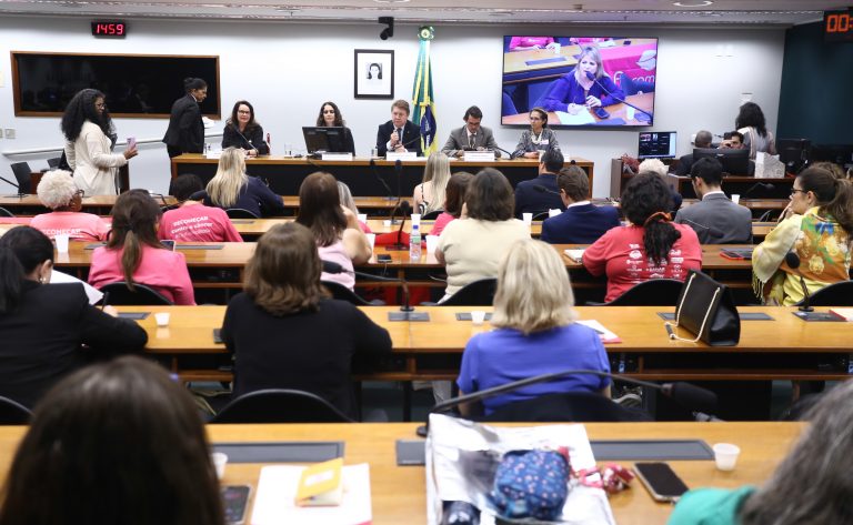 Especialistas apontam falta de recursos do SUS para incorporar medicina de precisão no combate ao câncer