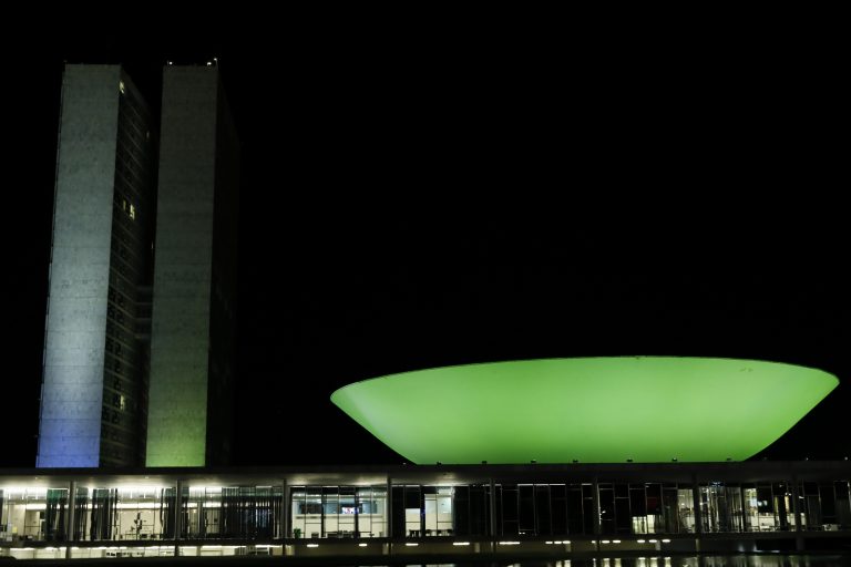 Iluminação verde no Congresso Nacional celebra o Dia Mundial da Optometria