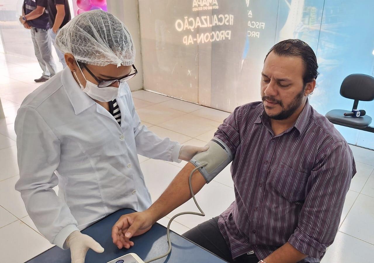 Procon-AP e IJOMA realizam ação social com serviços de saúde em Macapá.