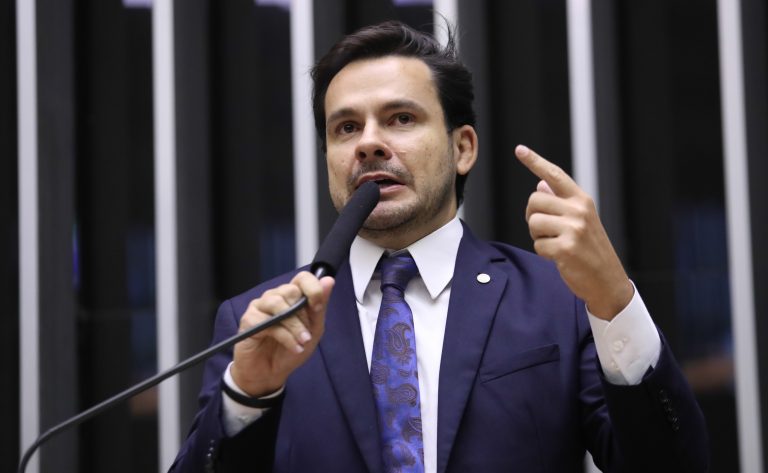 Projeto veta benefício assistencial a quem for condenado por compra de voto