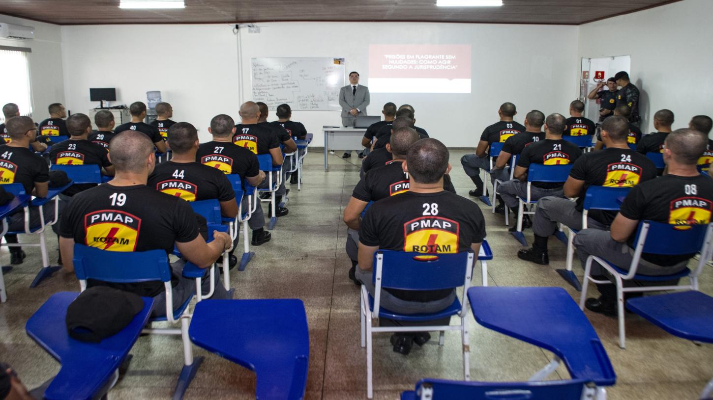 Juiz do TJAP ministra palestra sobre Direito Penal para futuros integrantes da ROTAM