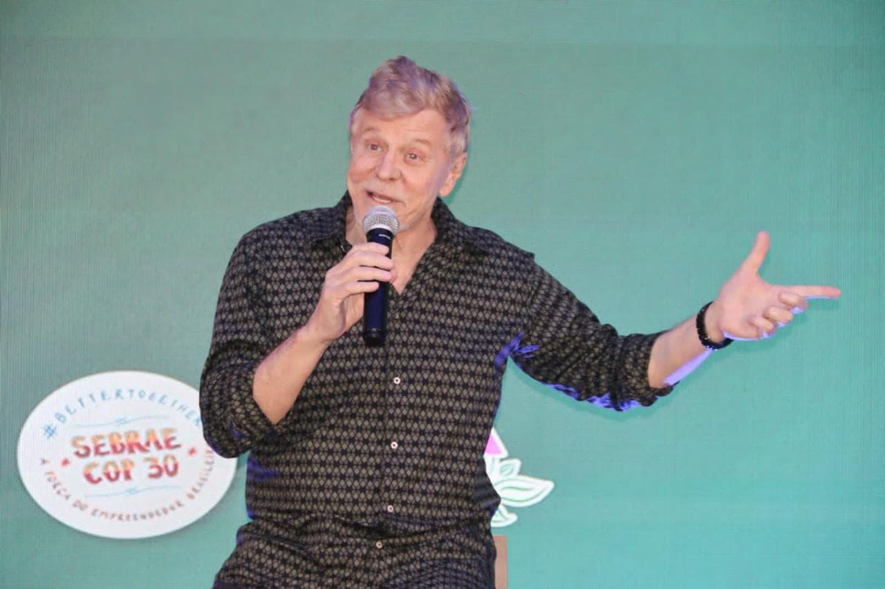 Miguel Falabella inspira com palestra sobre reinvenção e originalidade no Inova Amazônia Summit