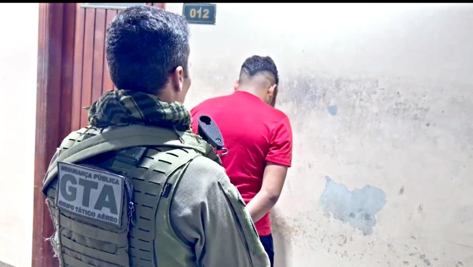 Jovem é preso com drogas e munições durante ação do GTA no bairro Araxá