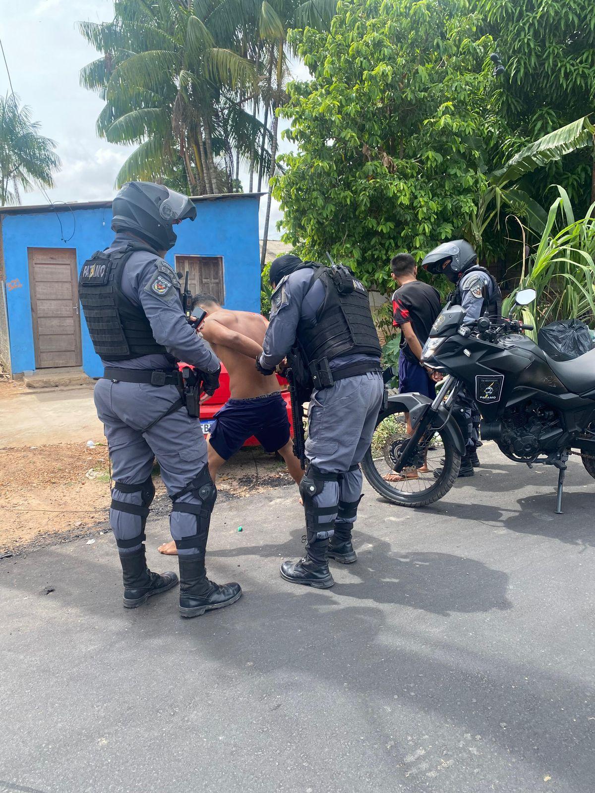 Dupla é surpreendida pela PATAMO, tenta correr e acaba presa com maconha