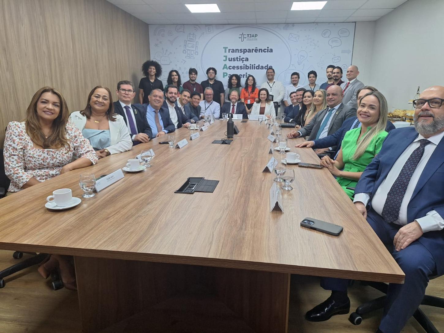 TJAP e Assembleia reforçam parceria e destacam avanços tecnológicos em encontro institucional