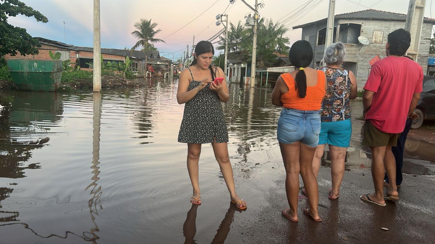 Chuvas expõem abandono e revolta toma conta de Santana após alagamentos