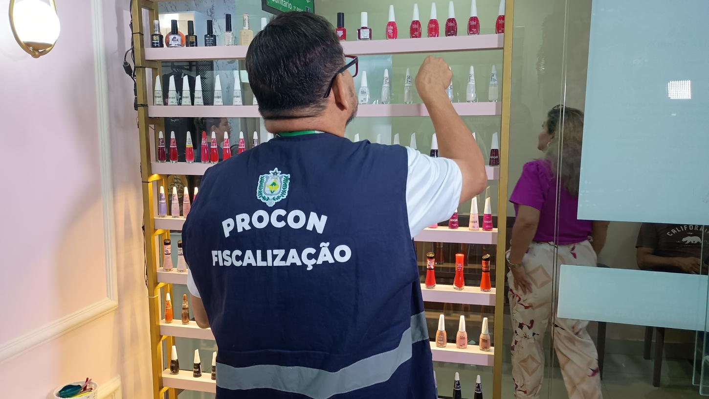 Durante operação “Consumidora Consciente”, Procon intensifica fiscalização em salões de beleza no Amapá