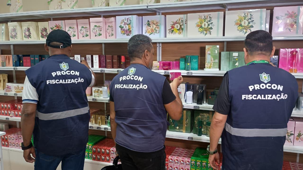Procon fiscaliza comércio de cosméticos e alerta sobre riscos de produtos vencidos