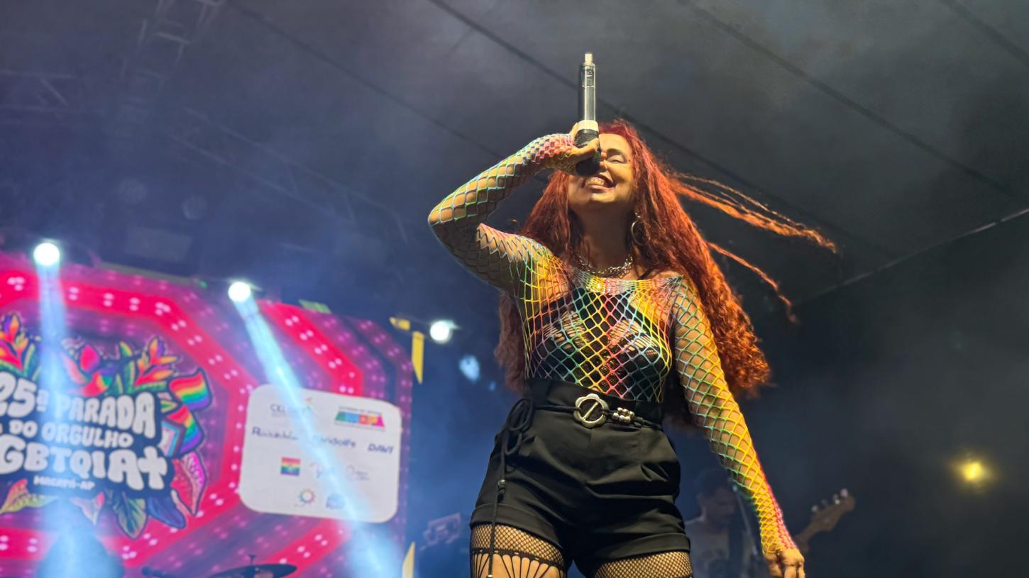 Mary Paes leva poesia e intensidade ao palco em celebração dos 81 anos da Biblioteca Elcy Lacerda