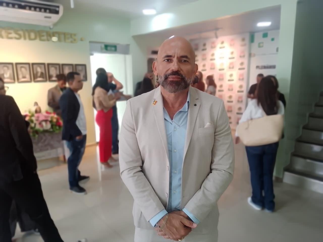 “Vamos ter equipe trabalhando 24 horas para atender a população”, destaca secretário de Obras em balanço dos 40 dias de gestão