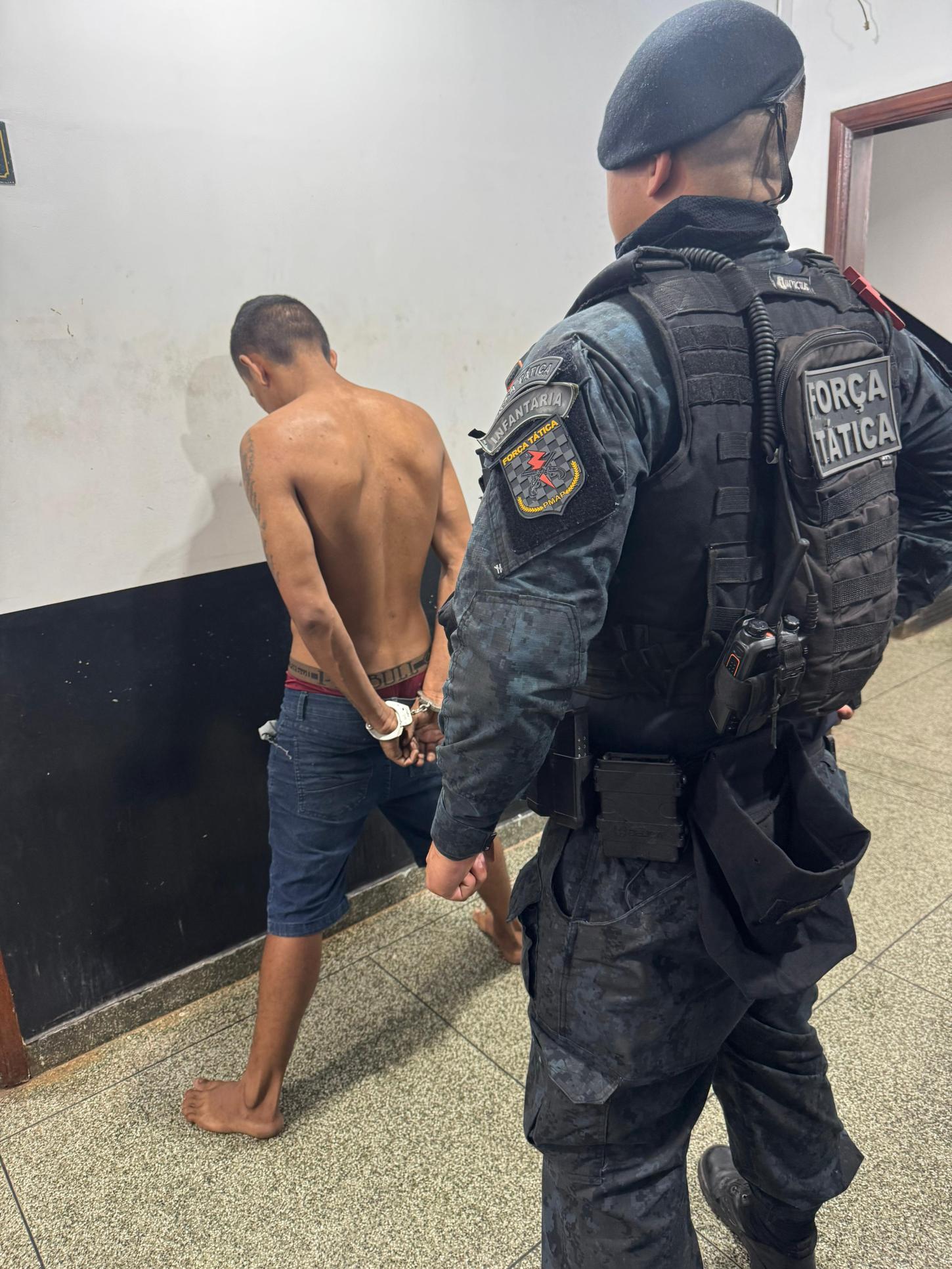 Força Tática detém suspeito reincidente com drogas prontas para venda na Zona Norte