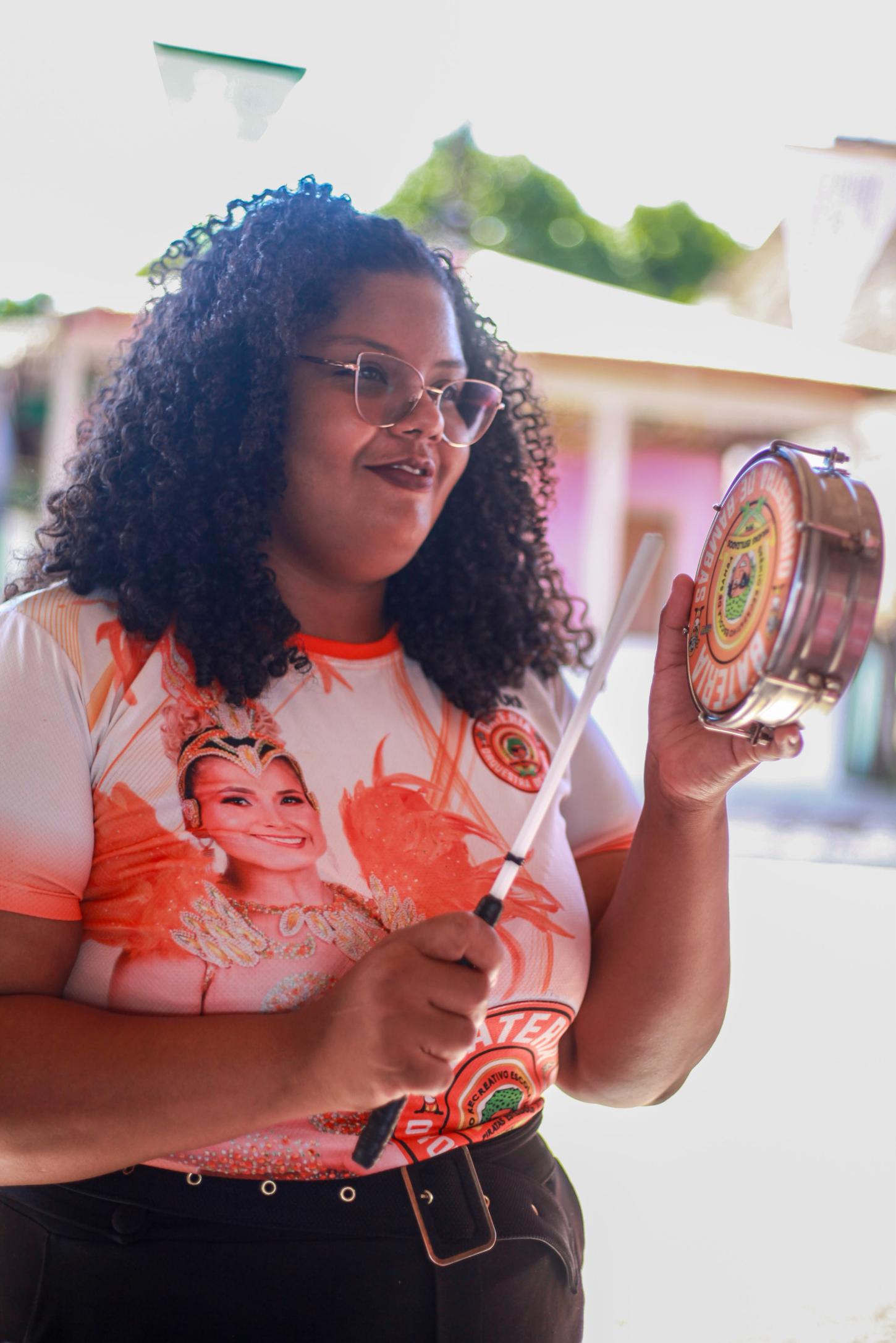 Oficina Folia Lab promove troca de experiências com mestres da bateria Orquestra de Bambas.
